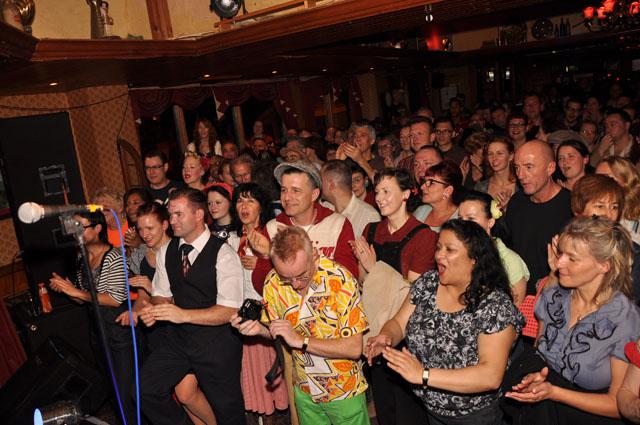 min 2011 11 19 pub 098